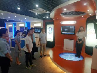 企业高新科技产品展厅考查参观