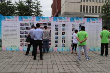 观看校友纪念墙